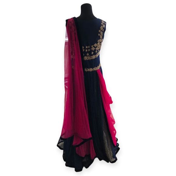 Indo-Western Gown with Attached Dupatta Gold Embellished Size Large - Picture 6 of 13